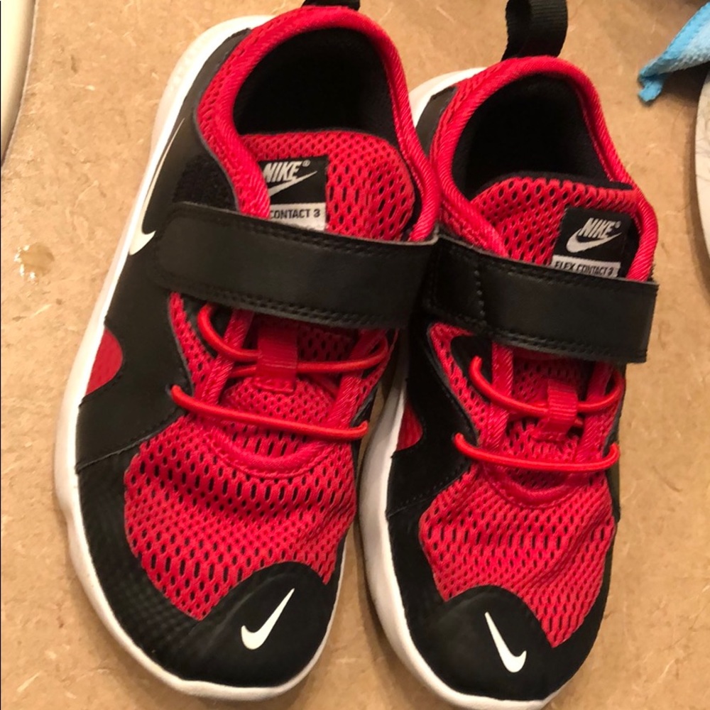 Little kid Nike flex